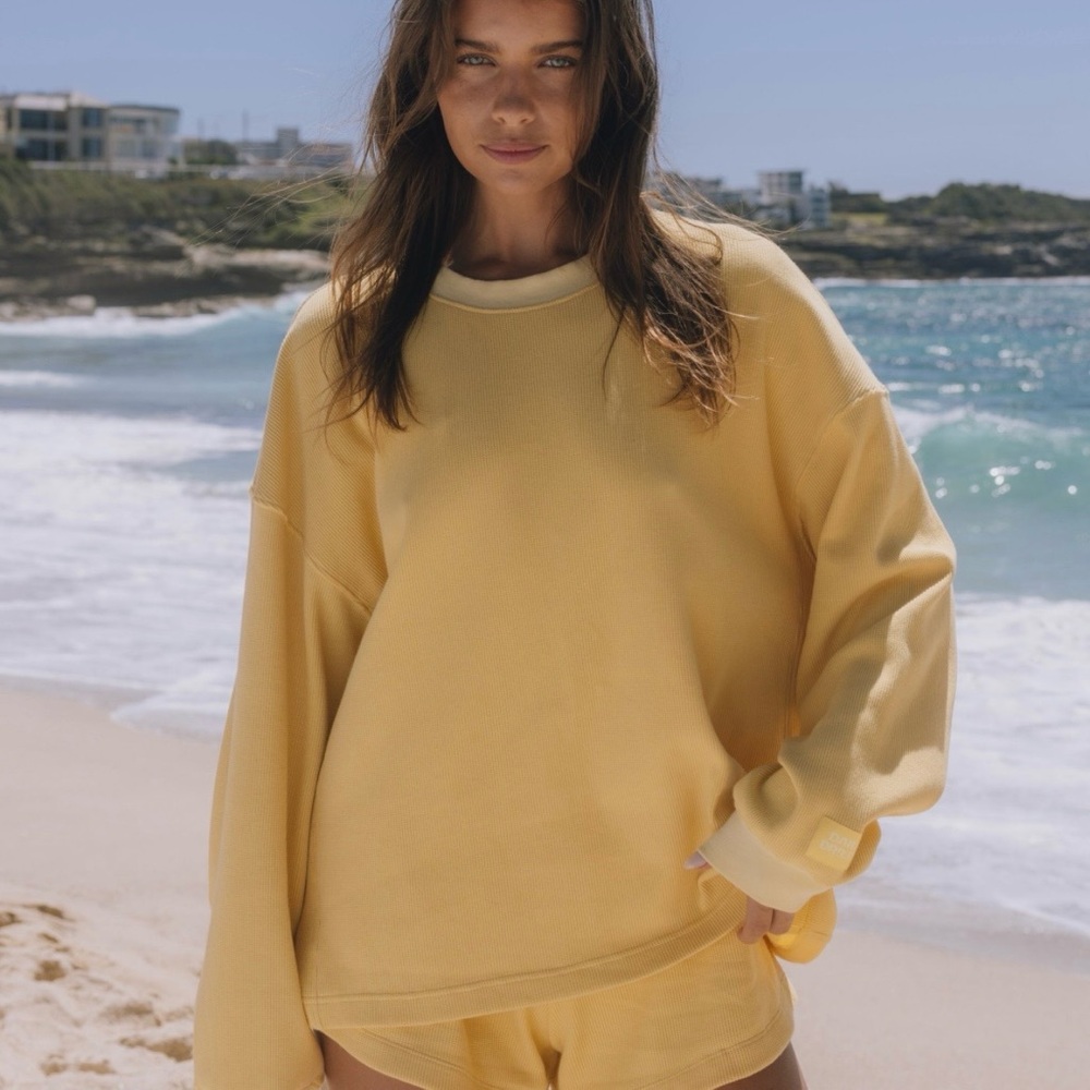 New! Daily Drills Sunny Thermal Long Sleeve Top and Shorts Set. XS/S